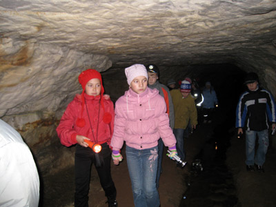 Поездка 2А и 4Г классов в Саблинские пещеры